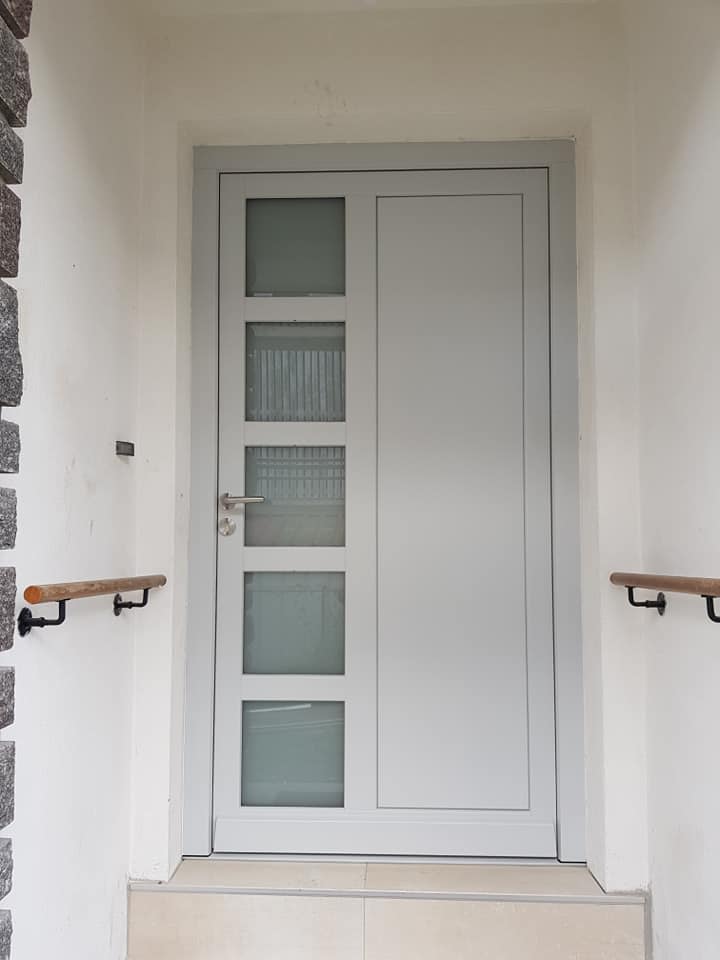 Porte en bois bi-couleur à Gérardmer extérieur